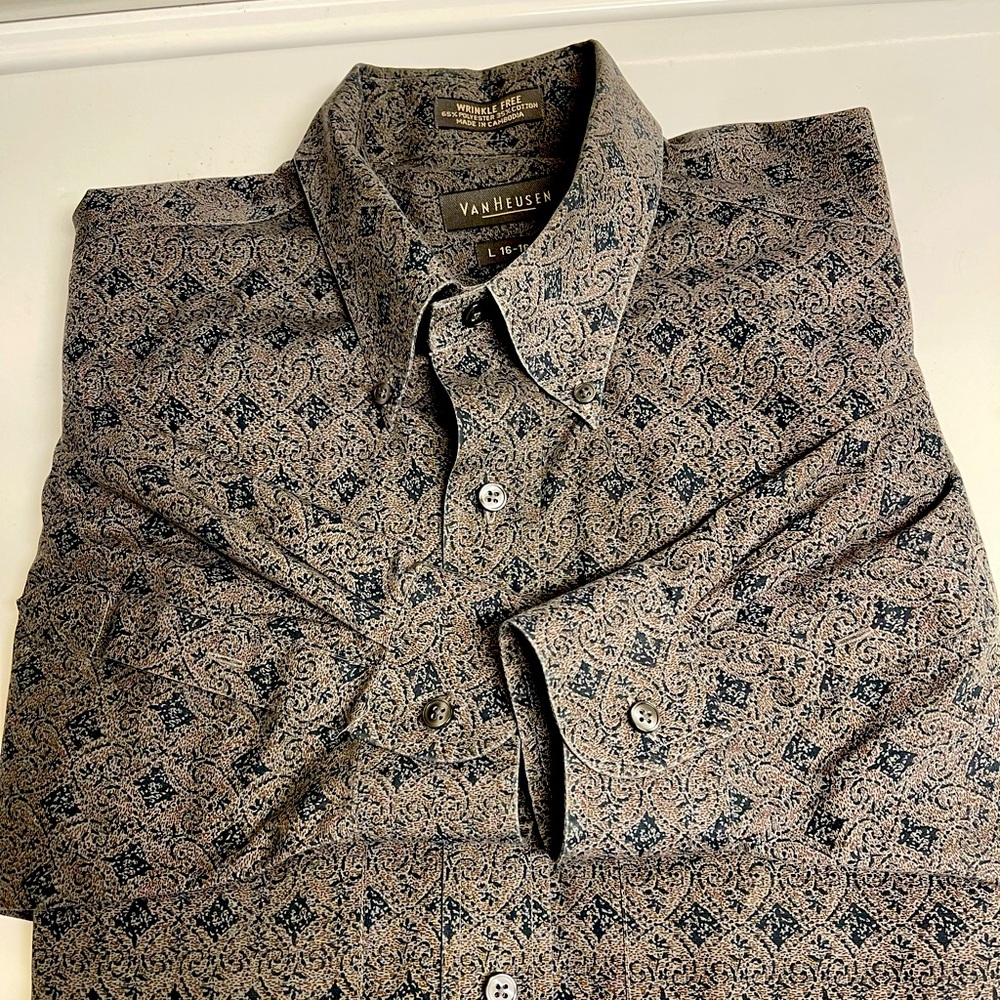 Men’s Long-Sleeved VanHeusen Shirt 16-1/2”